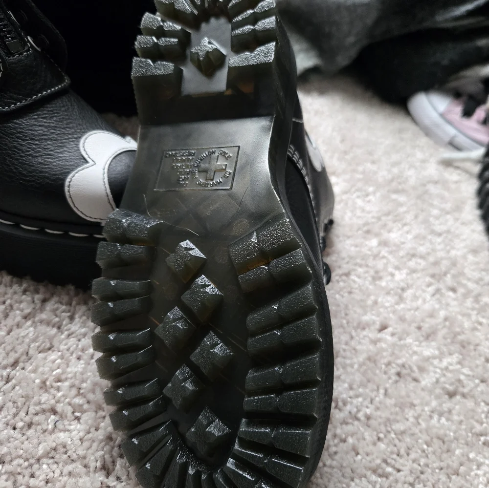 Dr Marten Boots. Never Worn. Womens Size 8 - Picture 3 of 5